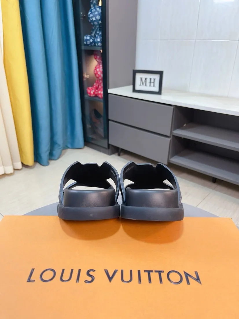 Men's shoes 💰360🌹🌹 (lv-Louis Vuitton) new men's sandals, high-end boutique, exquisite embossed logo decoration on the upper, fine workmanship, super soft soles, casual, loose and comfortable, a must-have in summer! \nsize：38-44